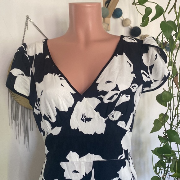 Anthropologie black white large floral print jumpsuit - Picture 2 of 8